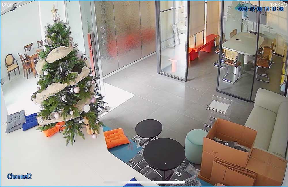 Hình  Thiết Bị Camera  thực tế  chất lượng sắc nét đến  5.0 megapixel  Ứng dụng cho công trình giá rẻ   của bộ Lắp Đặt Camera Trung Tâm Thương Mại Trọn Bộ sử dụng mã DS-2CE12KF0T-FS